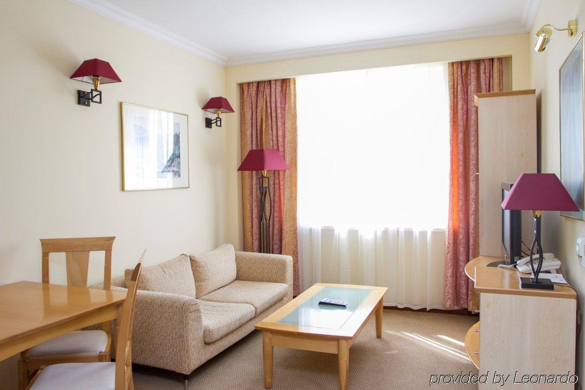 Chagala Atyrau Hotel Esterno foto