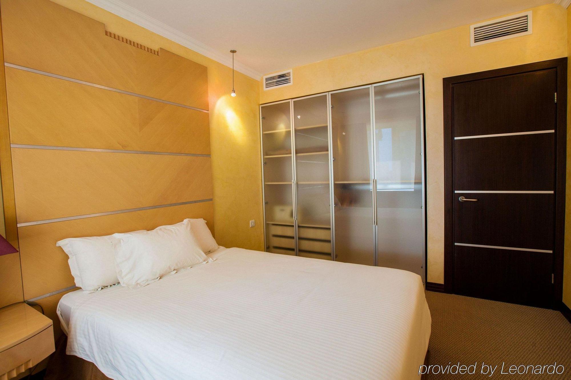 Chagala Atyrau Hotel Esterno foto