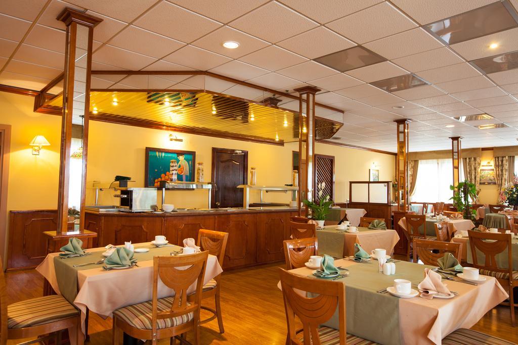 Chagala Atyrau Hotel Esterno foto