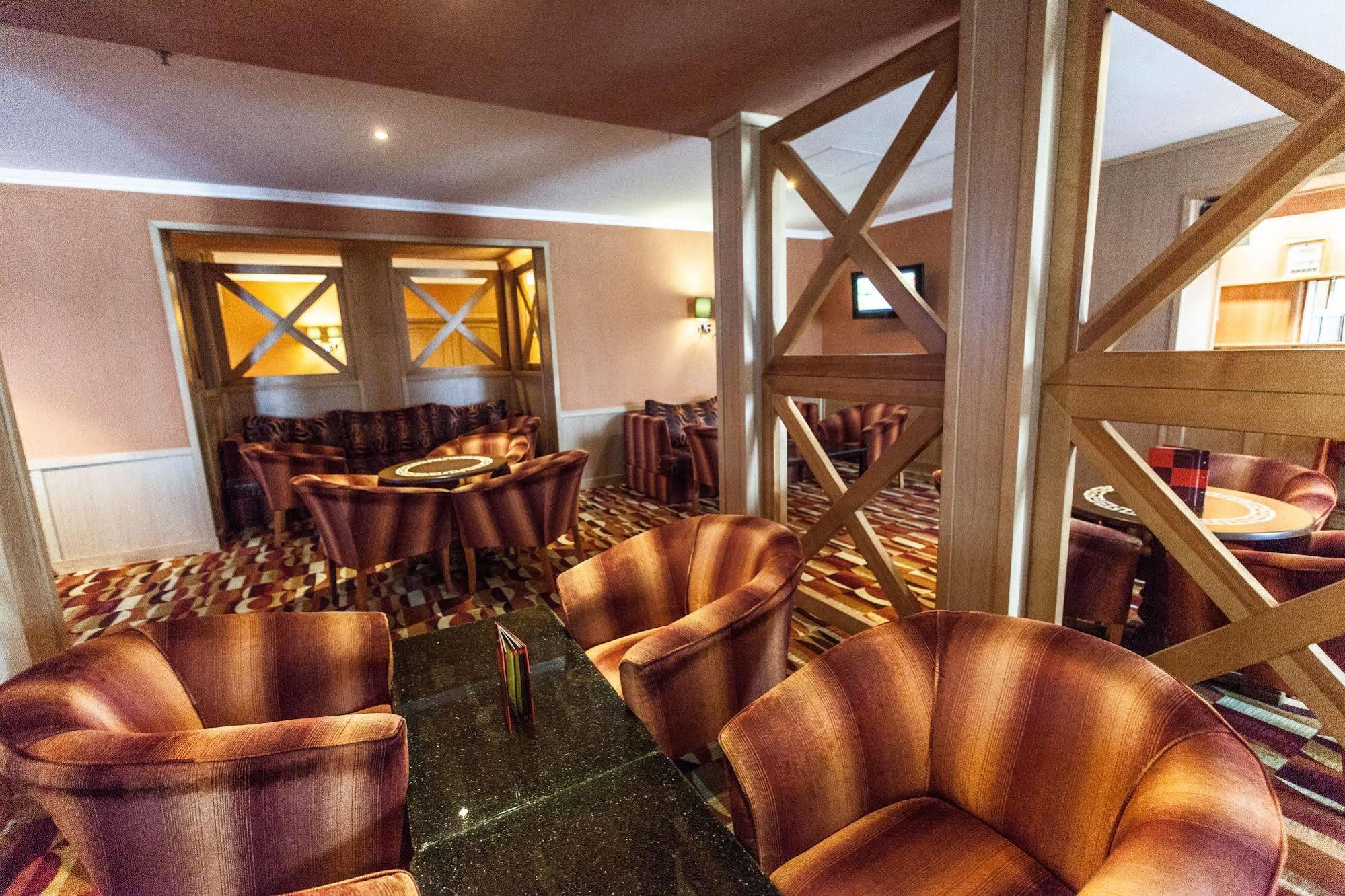 Chagala Atyrau Hotel Esterno foto