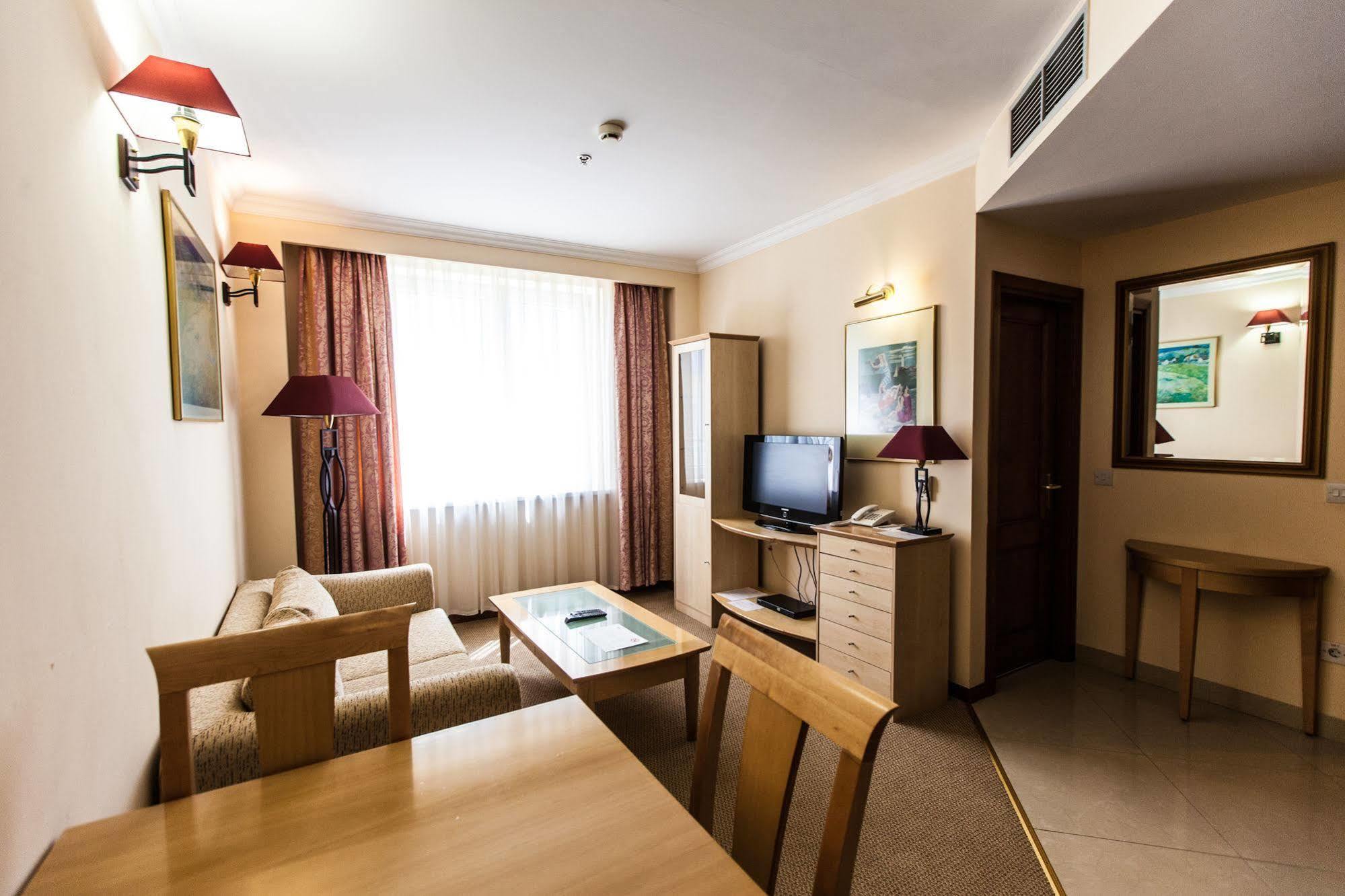 Chagala Atyrau Hotel Esterno foto