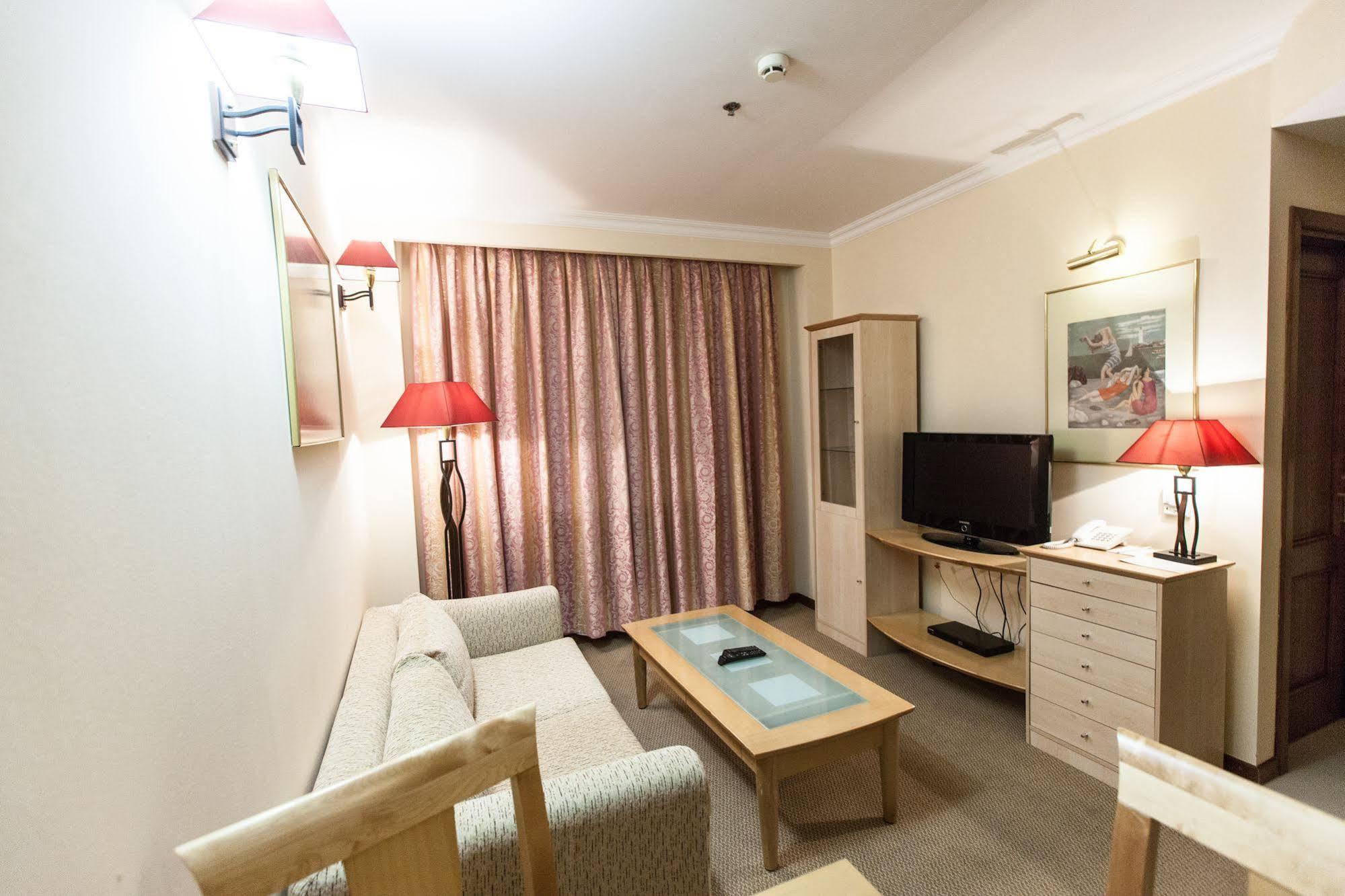 Chagala Atyrau Hotel Esterno foto