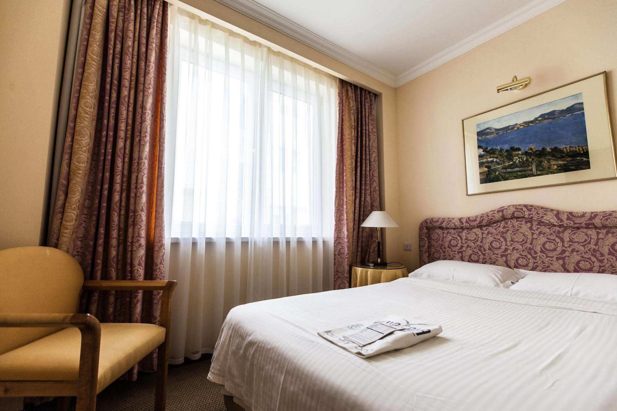 Chagala Atyrau Hotel Esterno foto