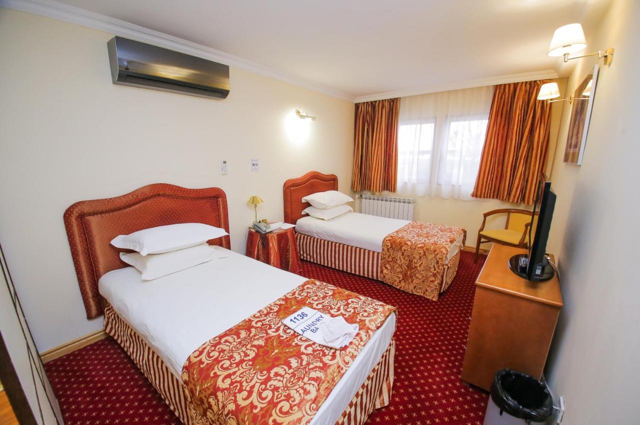 Chagala Atyrau Hotel Esterno foto