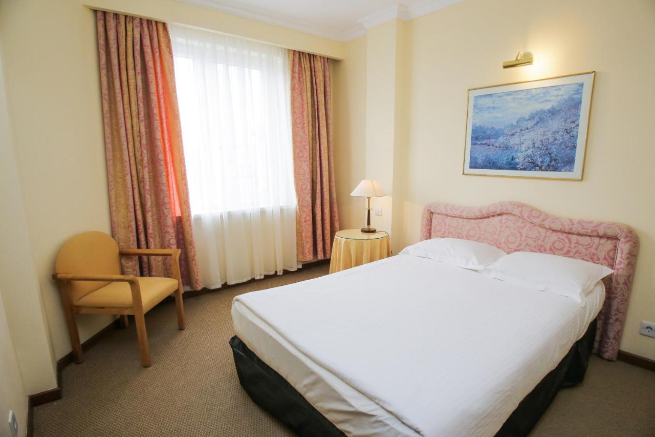 Chagala Atyrau Hotel Esterno foto